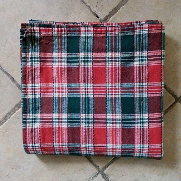 Well Dressed Home Tablecloth Plaid Gold Metallic Shimmer Christmas Rectangle - Picture 1 of 6